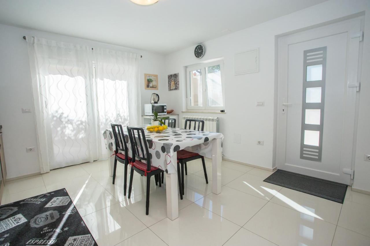 Zagar Apartment Пореч Екстериор снимка