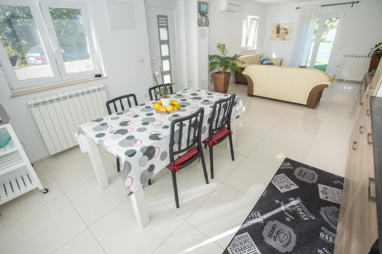 Zagar Apartment Пореч Екстериор снимка
