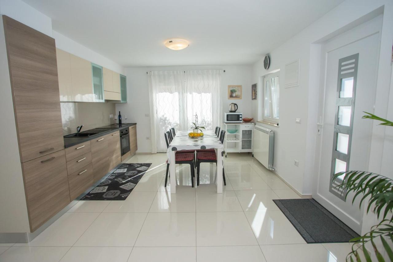 Zagar Apartment Пореч Екстериор снимка